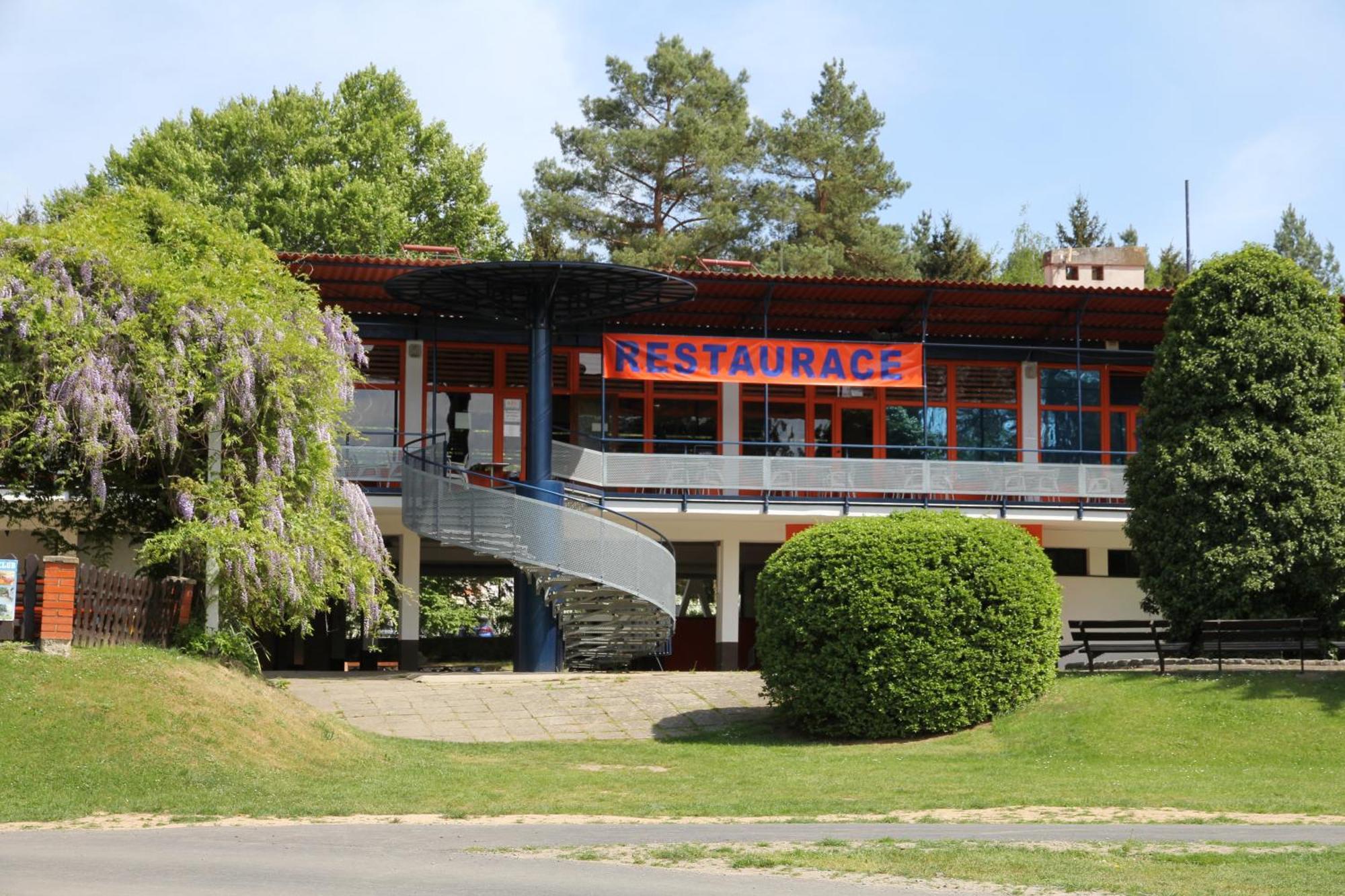 Juniorcamp Nova Zivohost Hotel Krecovice Ngoại thất bức ảnh